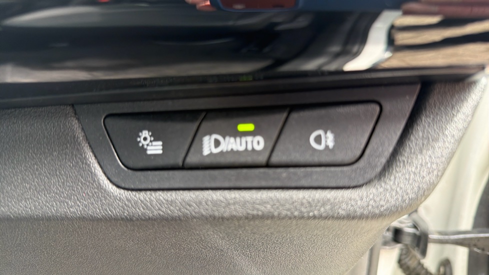 BMW iX1 230kW xDrive30 xLine 65kWh 5dr Auto Electric Estate - Image 49