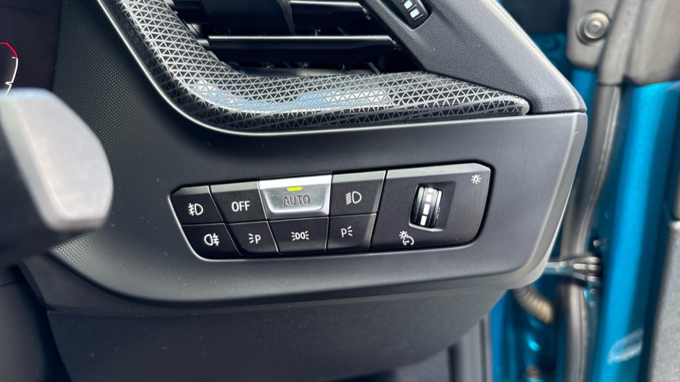 BMW 2 Series 218i [136] M Sport 4dr DCT Petrol Saloon - Image 33
