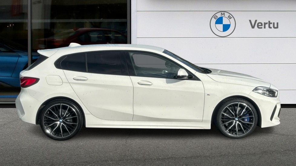 BMW 1 Series 118i [136] M Sport 5dr [Live Cockpit Professional] Petrol Hatchback - Image 3