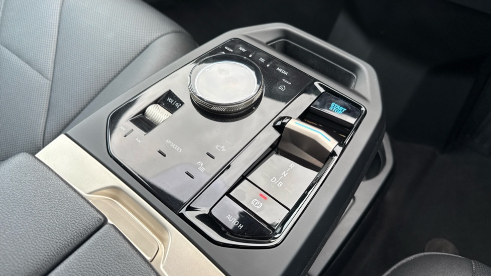 BMW iX 240kW xDrive40 M Sport Edition 76.6kWh 5dr Auto Electric Estate - Image 10