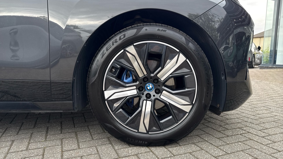 BMW iX 240kW xDrive40 M Sport Edition 76.6kWh 5dr Auto Electric Estate - Image 14