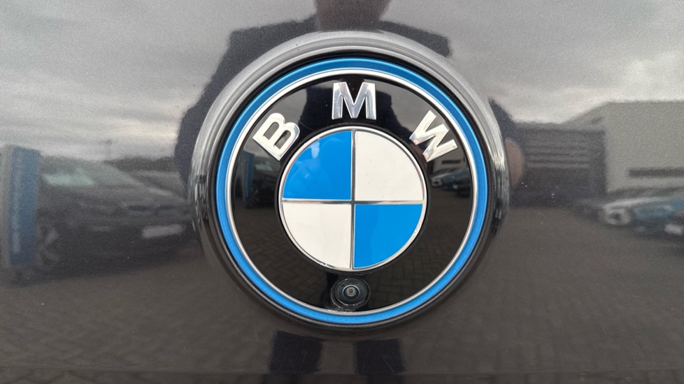 BMW iX 240kW xDrive40 M Sport Edition 76.6kWh 5dr Auto Electric Estate - Image 28