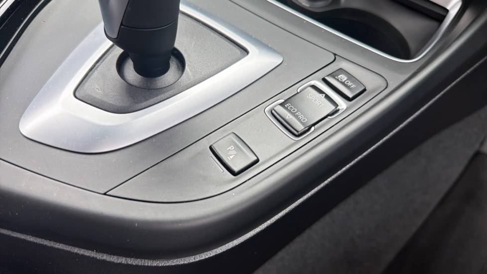 BMW 2 Series 220i Sport 2dr [Nav] Step Auto Petrol Convertible - Image 19