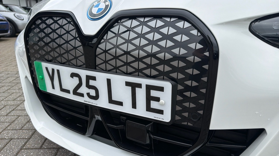 BMW i4 250kW eDrive40 M Sport 83.9kWh 5dr Auto [Pro Pack] Electric Hatchback - Image 25