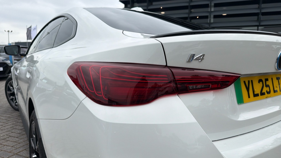 BMW i4 250kW eDrive40 M Sport 83.9kWh 5dr Auto [Pro Pack] Electric Hatchback - Image 33