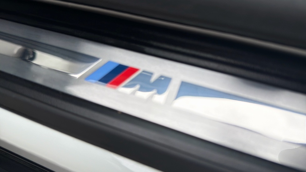 BMW i4 250kW eDrive40 M Sport 83.9kWh 5dr Auto [Pro Pack] Electric Hatchback - Image 35