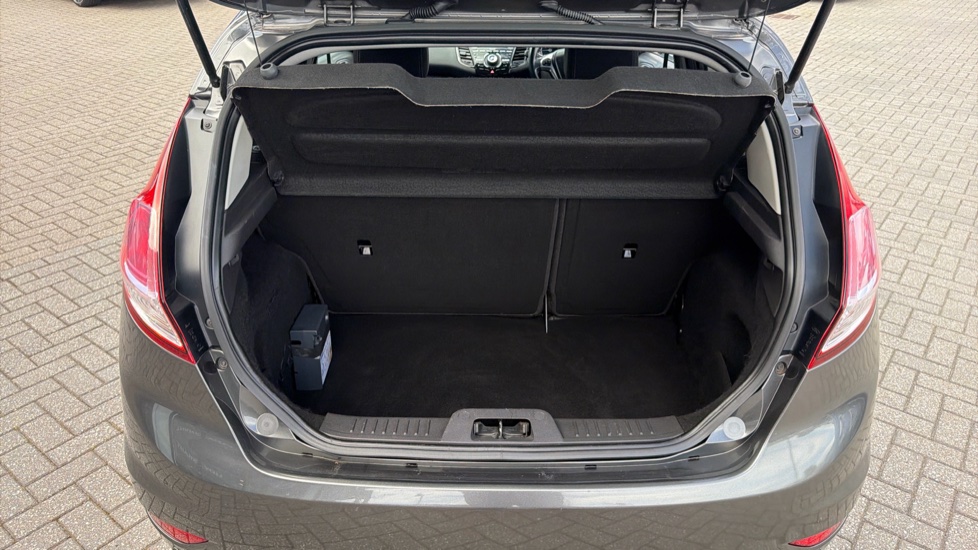 Ford Fiesta 1.6 Titanium 5dr Powershift Petrol Hatchback - Image 4