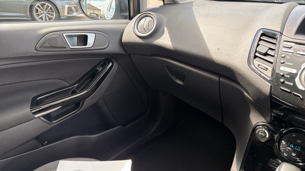 Ford Fiesta 1.6 Titanium 5dr Powershift Petrol Hatchback - Image 20
