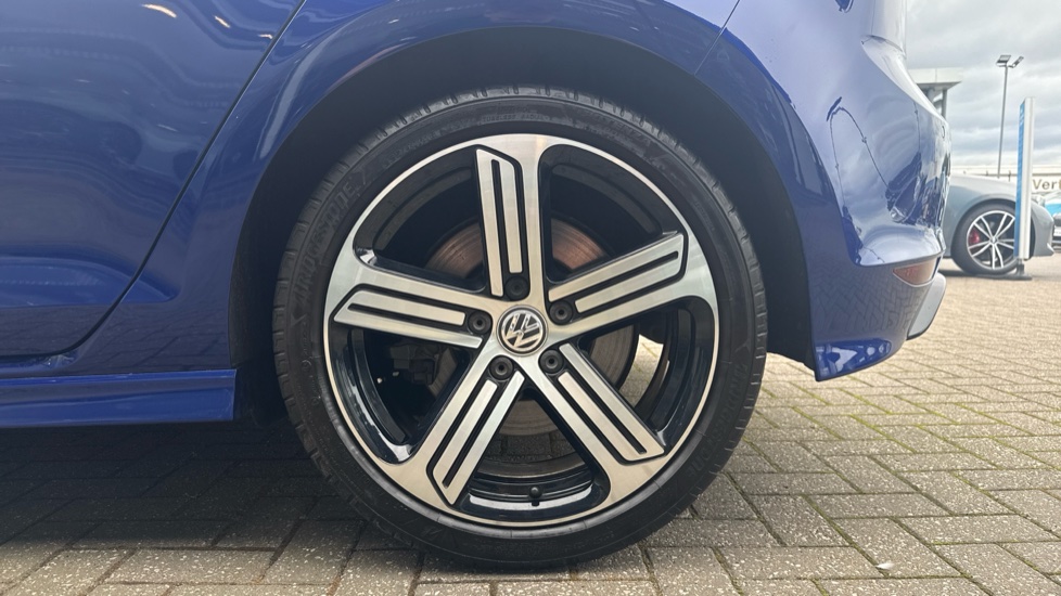 Volkswagen Golf 2.0 TSI R 5dr DSG Petrol Hatchback - Image 7
