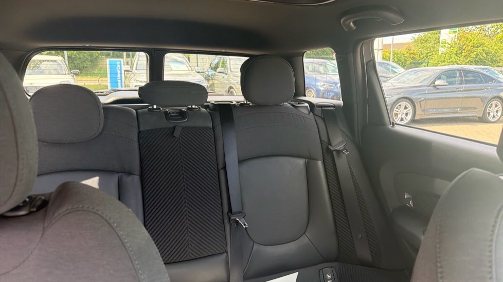 MINI Clubman 2.0 Cooper S 6dr Auto Petrol Estate - Image 15