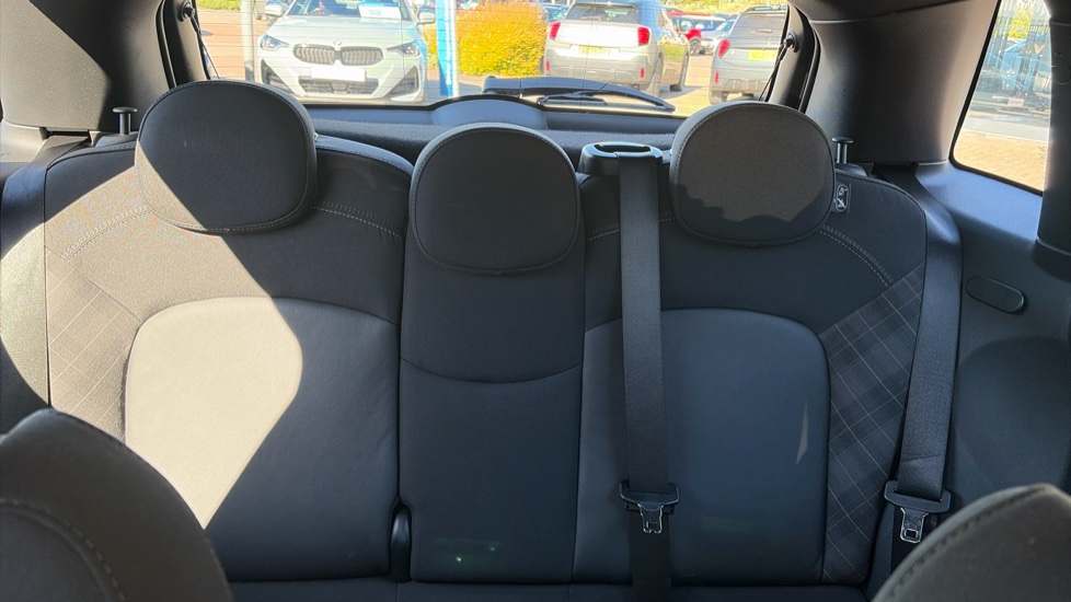 MINI Hatchback 1.5 Cooper II 5dr Auto Petrol Hatchback - Image 15