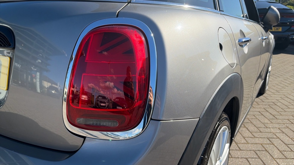 MINI Hatchback 1.5 Cooper II 5dr Auto Petrol Hatchback - Image 31