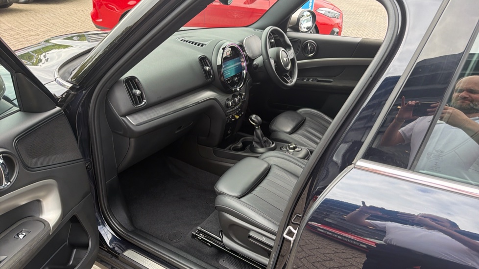 MINI Countryman 1.5 Cooper S E Exclusive ALL4 PHEV 5dr Auto Hatchback - Image 7