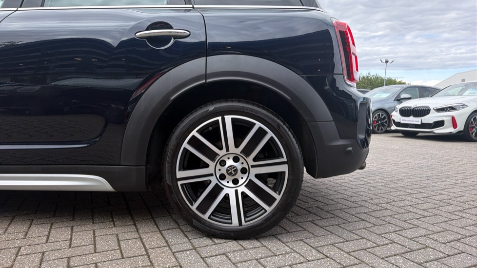 MINI Countryman 1.5 Cooper S E Exclusive ALL4 PHEV 5dr Auto Hatchback - Image 14