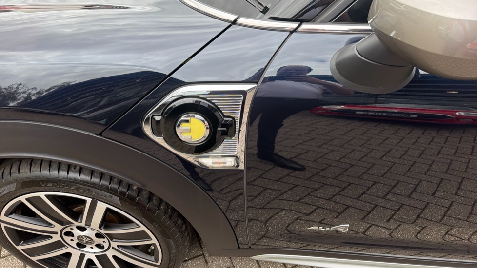 MINI Countryman 1.5 Cooper S E Exclusive ALL4 PHEV 5dr Auto Hatchback - Image 24