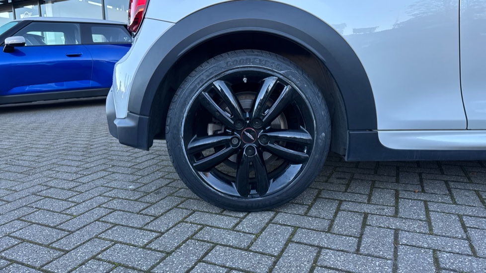 MINI Hatchback 2.0 Cooper S Sport 3dr Auto Petrol Hatchback - Image 31