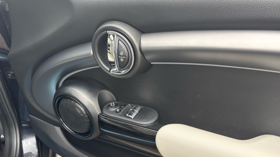 MINI Cooper 2.0 S Exclusive 3dr Auto Petrol Hatchback - Image 20
