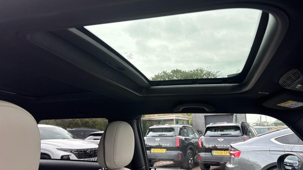 MINI Cooper 2.0 S Exclusive 3dr Auto Petrol Hatchback - Image 32