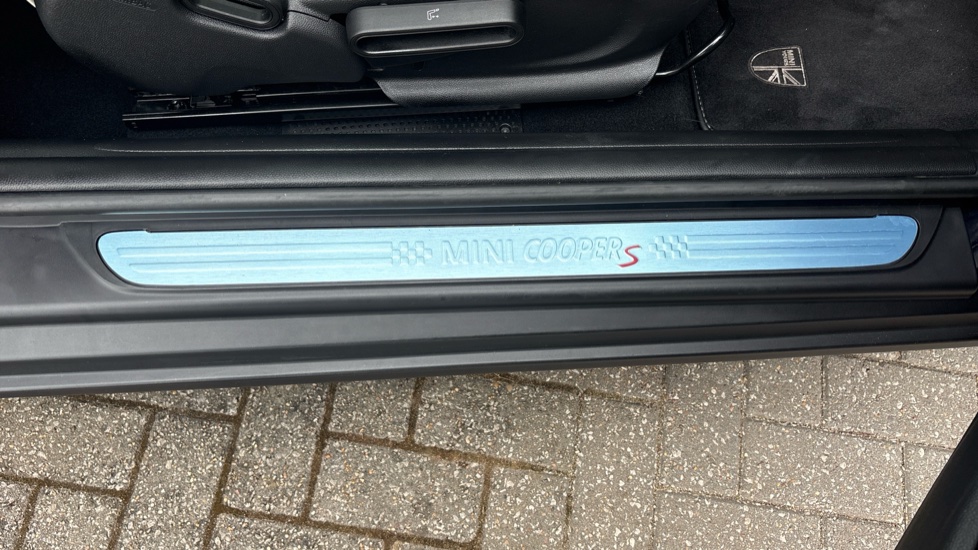 MINI Cooper 2.0 S Exclusive 3dr Auto Petrol Hatchback - Image 34