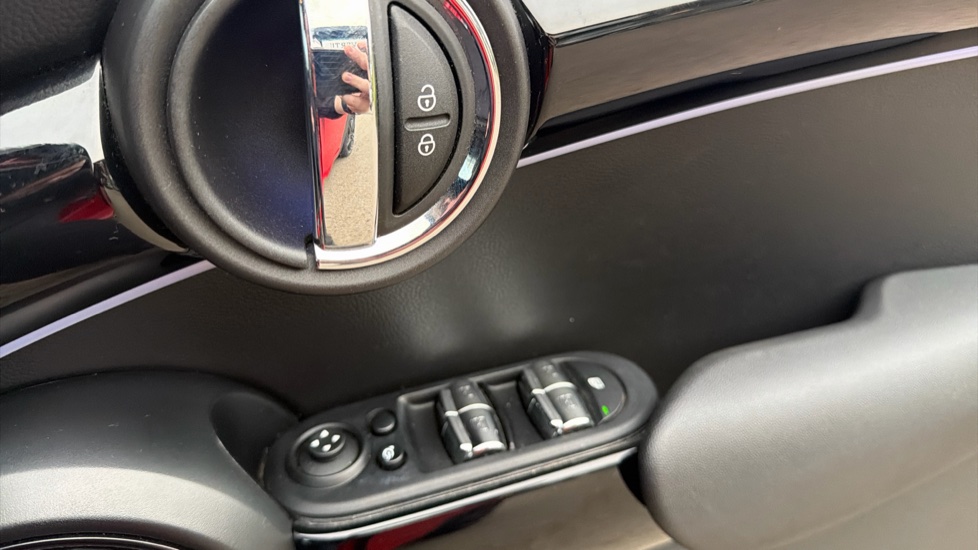 MINI Hatchback 1.5 Cooper Sport Premium 5dr Auto Petrol Hatchback - Image 20