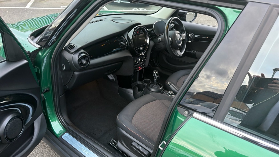 MINI Hatchback 1.5 Cooper Classic Premium 5dr Auto Petrol Hatchback - Image 7