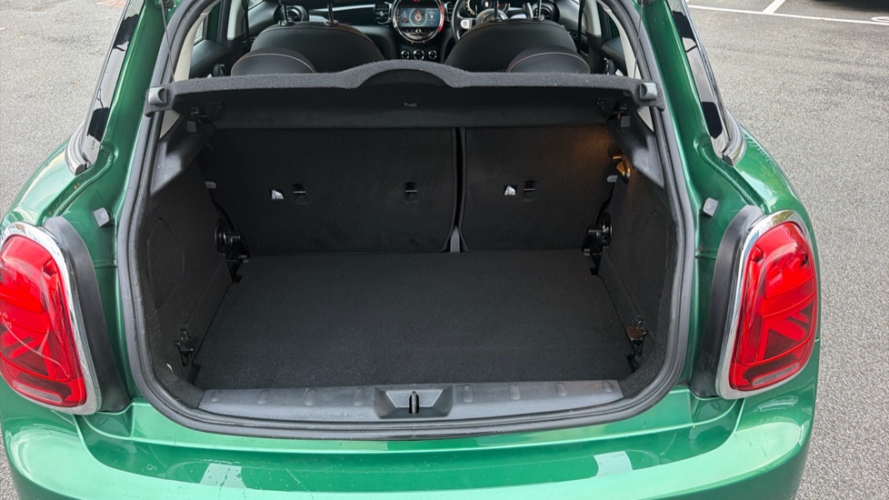 MINI Hatchback 1.5 Cooper Classic Premium 5dr Auto Petrol Hatchback - Image 13