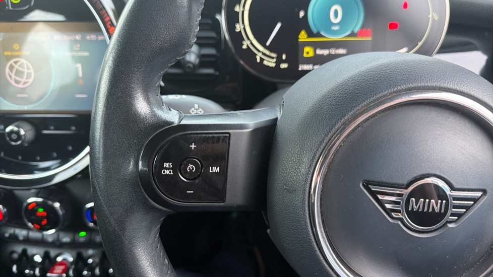 MINI Hatchback 1.5 Cooper Classic Premium 5dr Auto Petrol Hatchback - Image 17