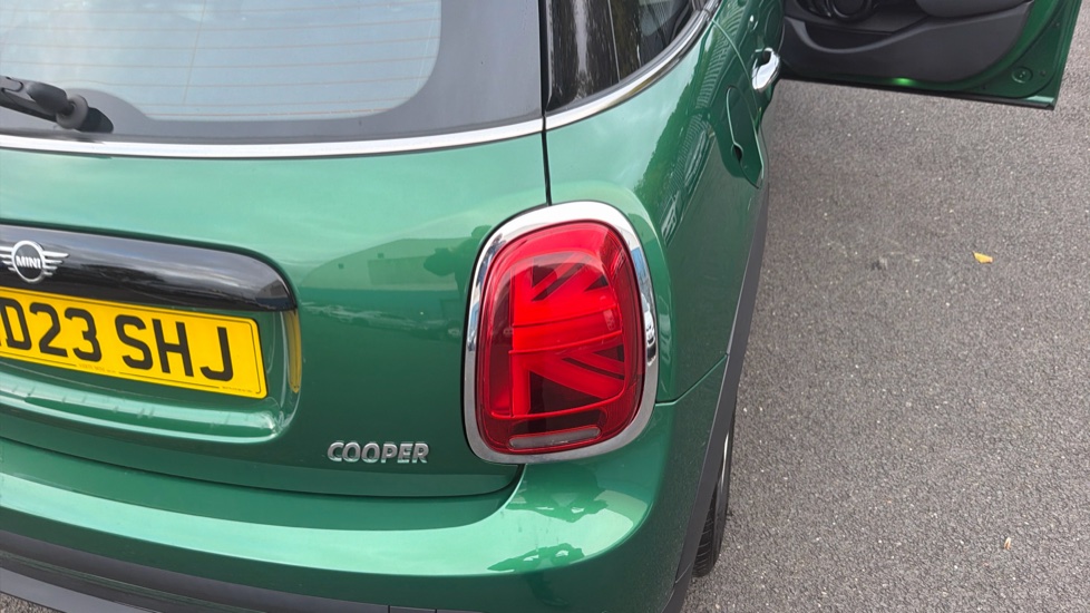 MINI Hatchback 1.5 Cooper Classic Premium 5dr Auto Petrol Hatchback - Image 22