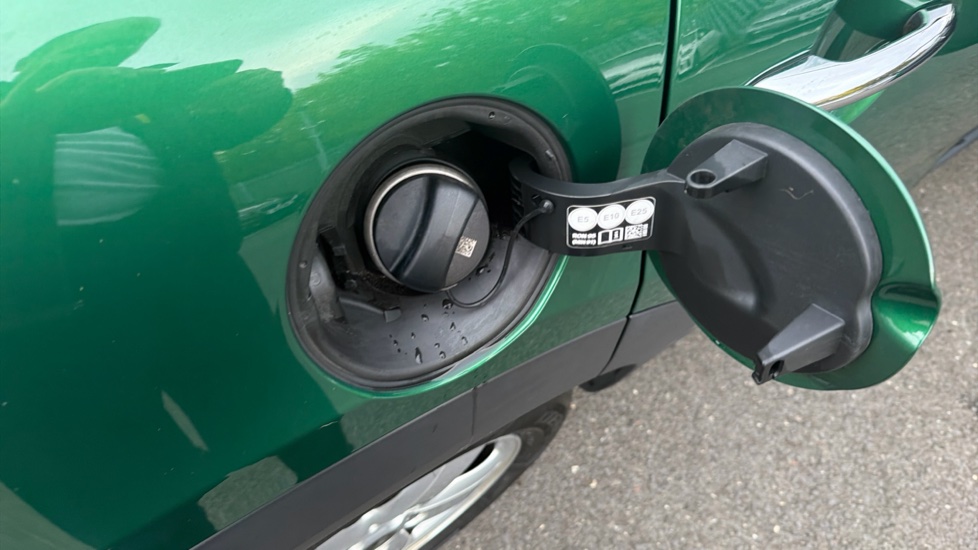 MINI Hatchback 1.5 Cooper Classic Premium 5dr Auto Petrol Hatchback - Image 25