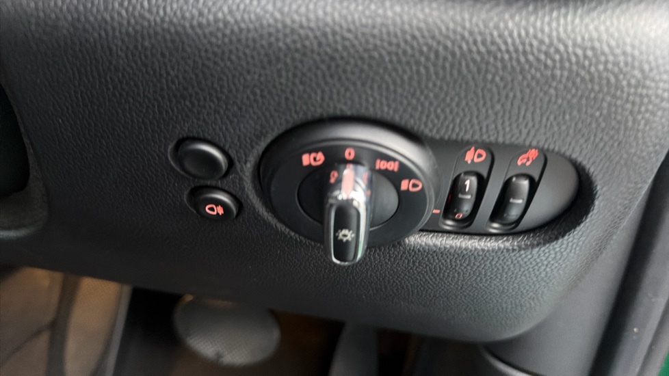 MINI Hatchback 1.5 Cooper Classic Premium 5dr Auto Petrol Hatchback - Image 27