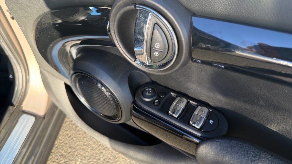 MINI Hatchback 1.5 Cooper Classic 5dr Auto Petrol Hatchback - Image 20