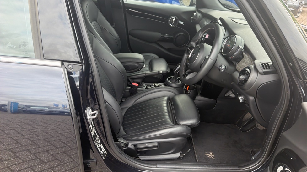 MINI Hatchback 1.5 Cooper Exclusive 5dr Auto Petrol Hatchback - Image 11