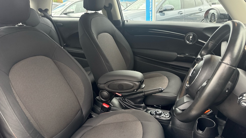 MINI Hatchback 1.5 Cooper Classic 3dr Auto Petrol Hatchback - Image 11