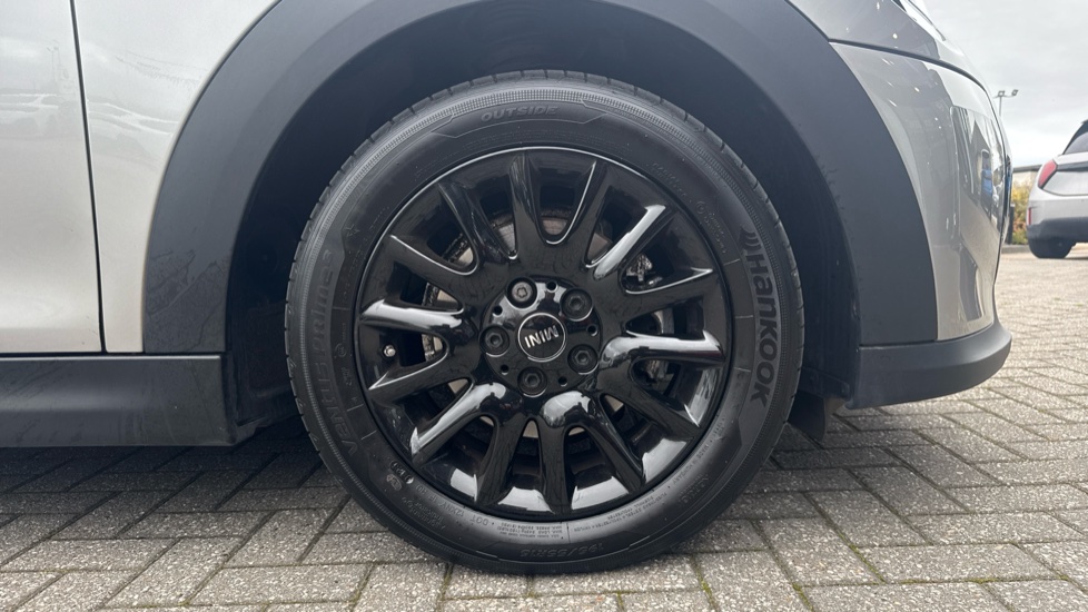 MINI Hatchback 1.5 Cooper Classic 3dr Auto Petrol Hatchback - Image 14