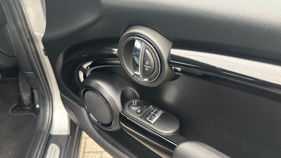 MINI Hatchback 1.5 Cooper Classic 3dr Auto Petrol Hatchback - Image 20