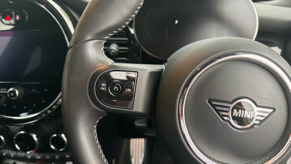 MINI Hatchback 1.5 Cooper Sport Premium 3dr Auto Petrol Hatchback - Image 17