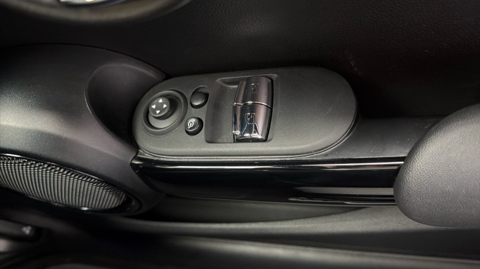 MINI Hatchback 1.5 Cooper Sport Premium 3dr Auto Petrol Hatchback - Image 30