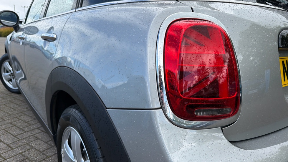 MINI Hatchback 1.5 Cooper Classic 5dr Auto Petrol Hatchback - Image 32