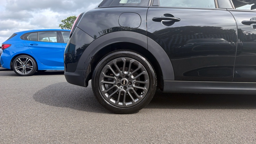 MINI Cooper 2.0 S Classic 5dr Auto Petrol Hatchback - Image 14