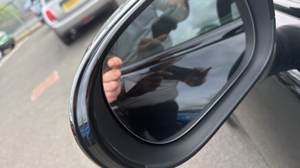 MINI Cooper 2.0 S Classic 5dr Auto Petrol Hatchback - Image 27