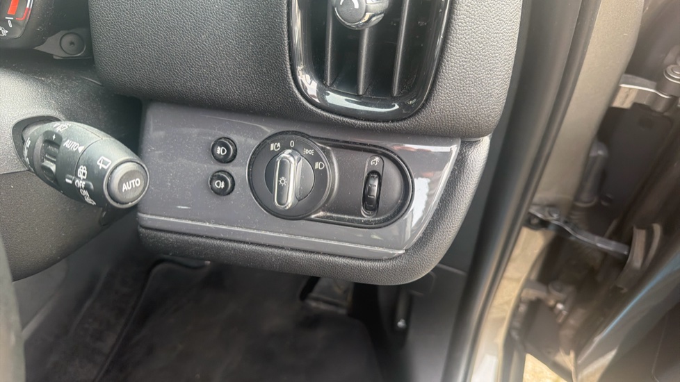 MINI Countryman 1.5 Cooper Classic 5dr Petrol Hatchback - Image 25