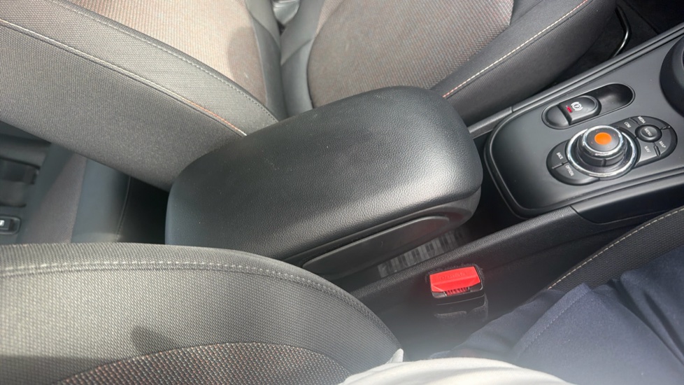 MINI Countryman 1.5 Cooper Classic 5dr Petrol Hatchback - Image 32