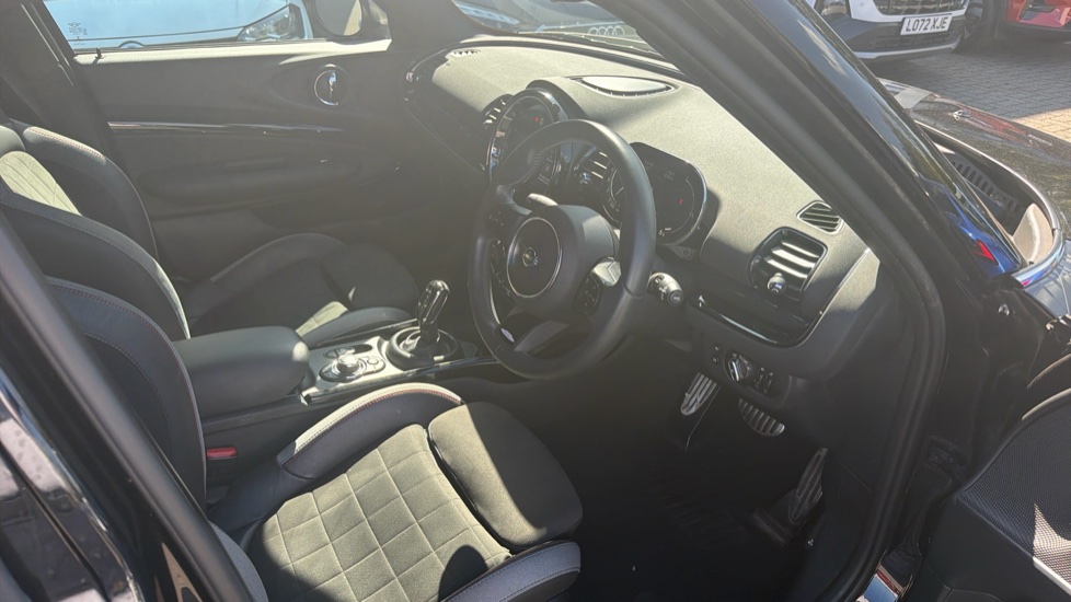 MINI Clubman 1.5 Cooper Shadow Edition 6dr Petrol Estate - Image 6