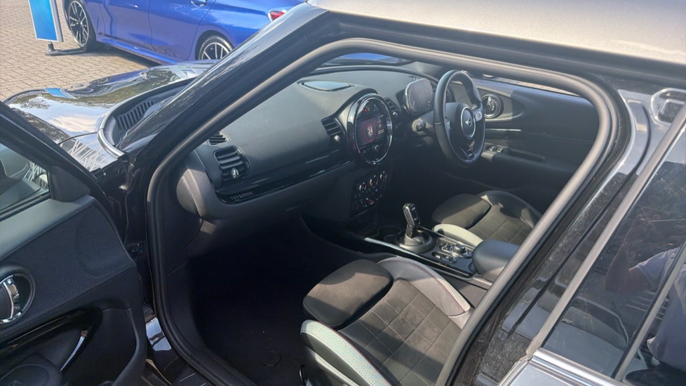 MINI Clubman 1.5 Cooper Shadow Edition 6dr Petrol Estate - Image 7