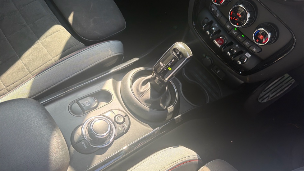 MINI Clubman 1.5 Cooper Shadow Edition 6dr Petrol Estate - Image 10