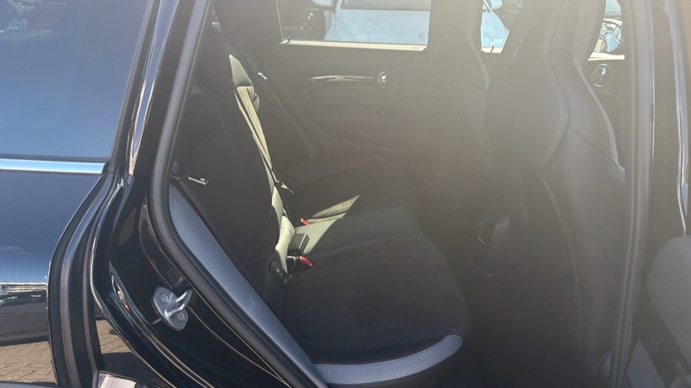 MINI Clubman 1.5 Cooper Shadow Edition 6dr Petrol Estate - Image 12