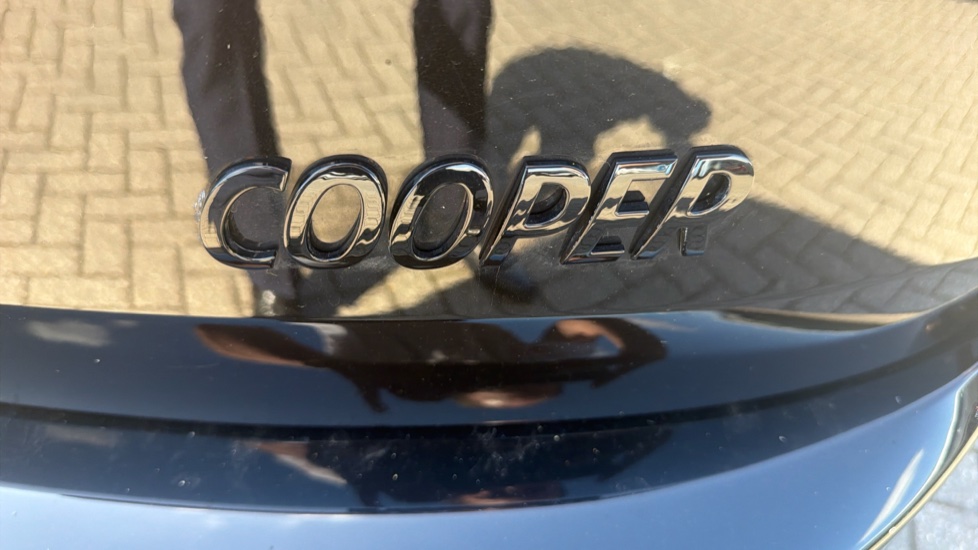MINI Clubman 1.5 Cooper Shadow Edition 6dr Petrol Estate - Image 31