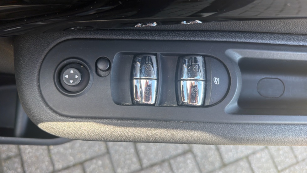 MINI Clubman 1.5 Cooper Shadow Edition 6dr Petrol Estate - Image 34