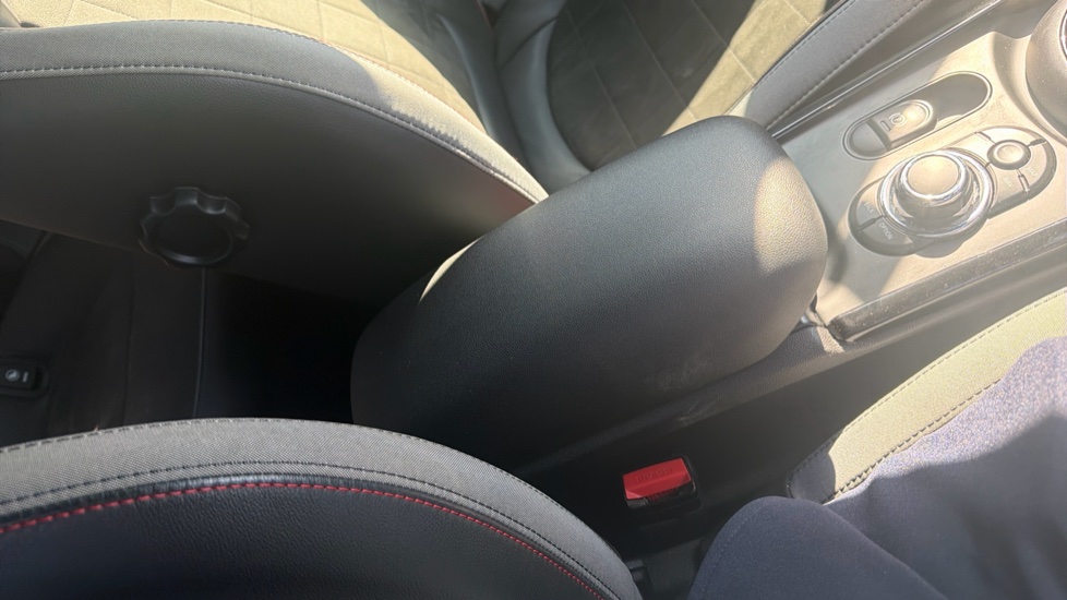 MINI Clubman 1.5 Cooper Shadow Edition 6dr Petrol Estate - Image 39