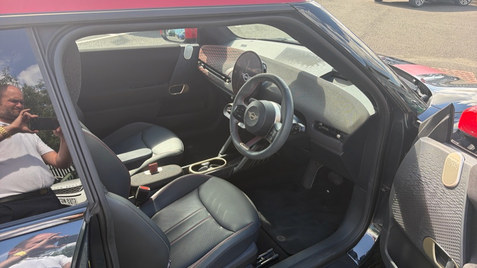 MINI Cooper 160kW SE Sport 54kWh 3dr Auto Electric Hatchback - Image 6
